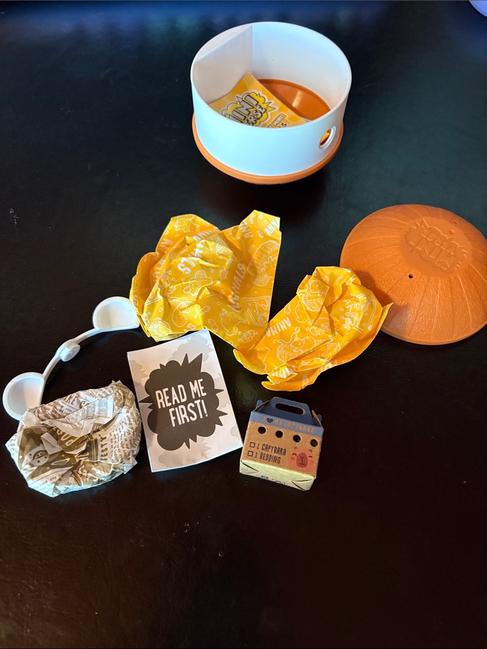 Surprise Capsule Playset with Orange and White Capsule Capybara mini pets